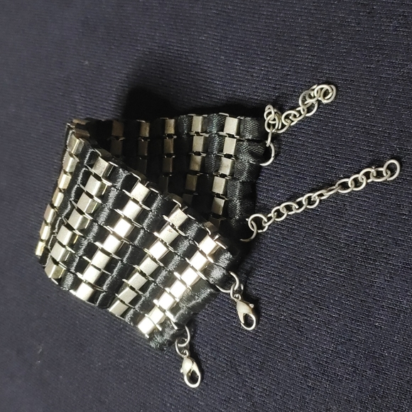 Black and silver alloy bracelet - Picture 3 of 4